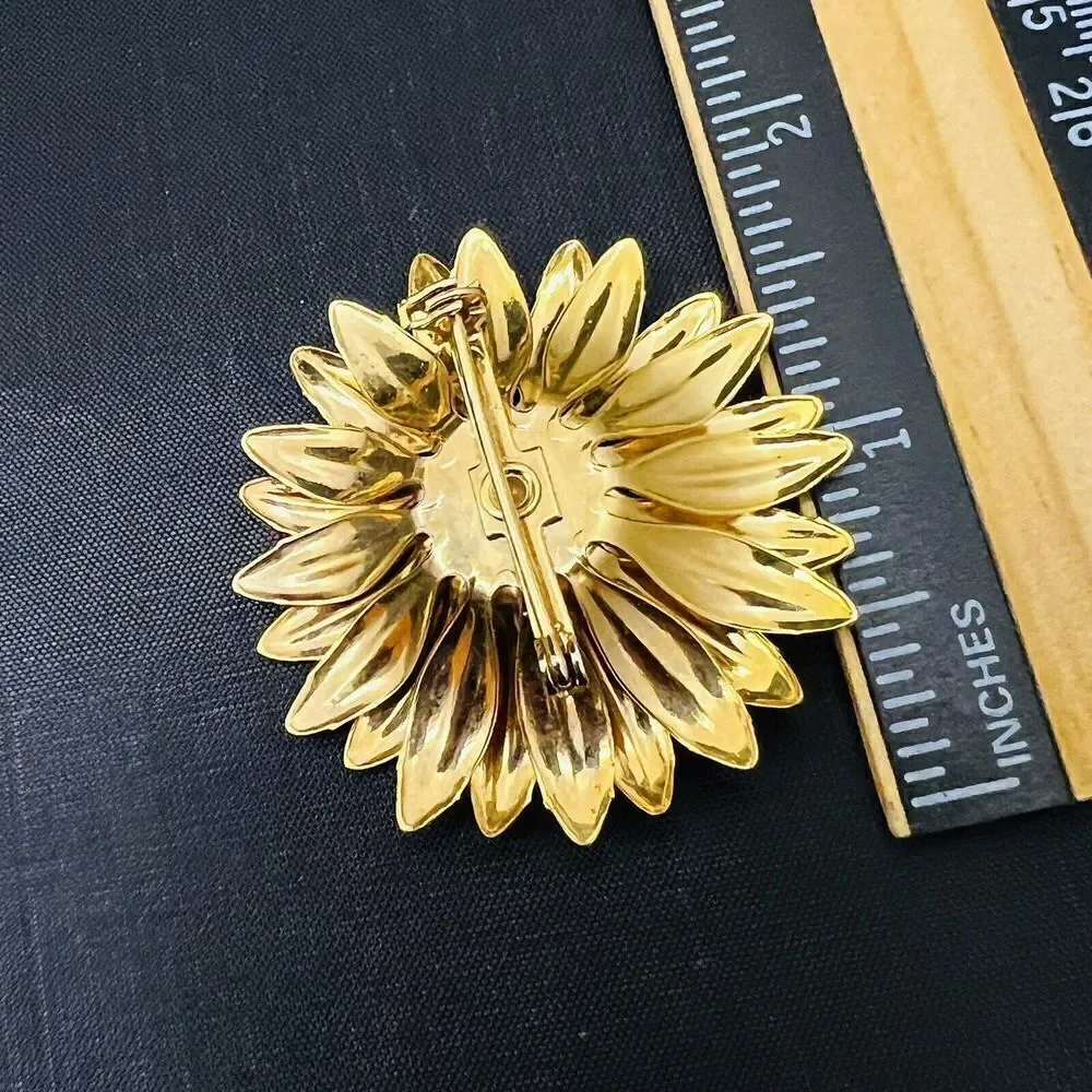 Vintage 3d Flower Faux Pearl Brooch Floral Daisy Shiny Gold Tone PRETTY 4096